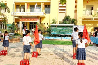 SINH HOẠT DƯỚI CỜ TUẦN 34: “THAM GIA KỶ NIỆM MỪNG SINH NHẬT BÁC; GIỚI THIỆU TRANH ẢNH VỀ BẢO VỆ MÔI TRƯỜNG QUÊ EM”