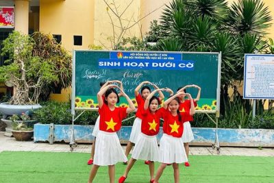 SINH HOẠT DƯỚI CỜ TUẦN 31: CHỦ ĐỀ “NGÀY HỘI SỐNG XANH – BẢO VỆ MÔI TRƯỜNG”