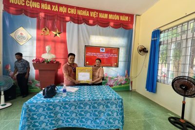 CÔNG ĐOÀN CÔNG TY PREMIER OIL VIỆT NAM TẶNG HỌC SINH TRƯỜNG TIỂU HỌC SỐ I AN VĨNH “TỦ SÁCH VUI ĐỌC”