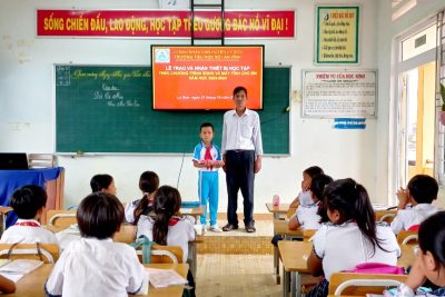 LỄ TRAO VÀ NHẬN THIẾT BỊ HỌC TẬP THEO CHƯƠNG TRÌNH “SÓNG VÀ MÁY TÍNH CHO EM” NĂM HỌC 2023-2024