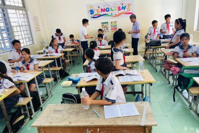 TRUNG TÂM Y TẾ QUÂN – DÂN Y LÝ SƠN VỀ XỔ GIUN CHO HỌC SINH